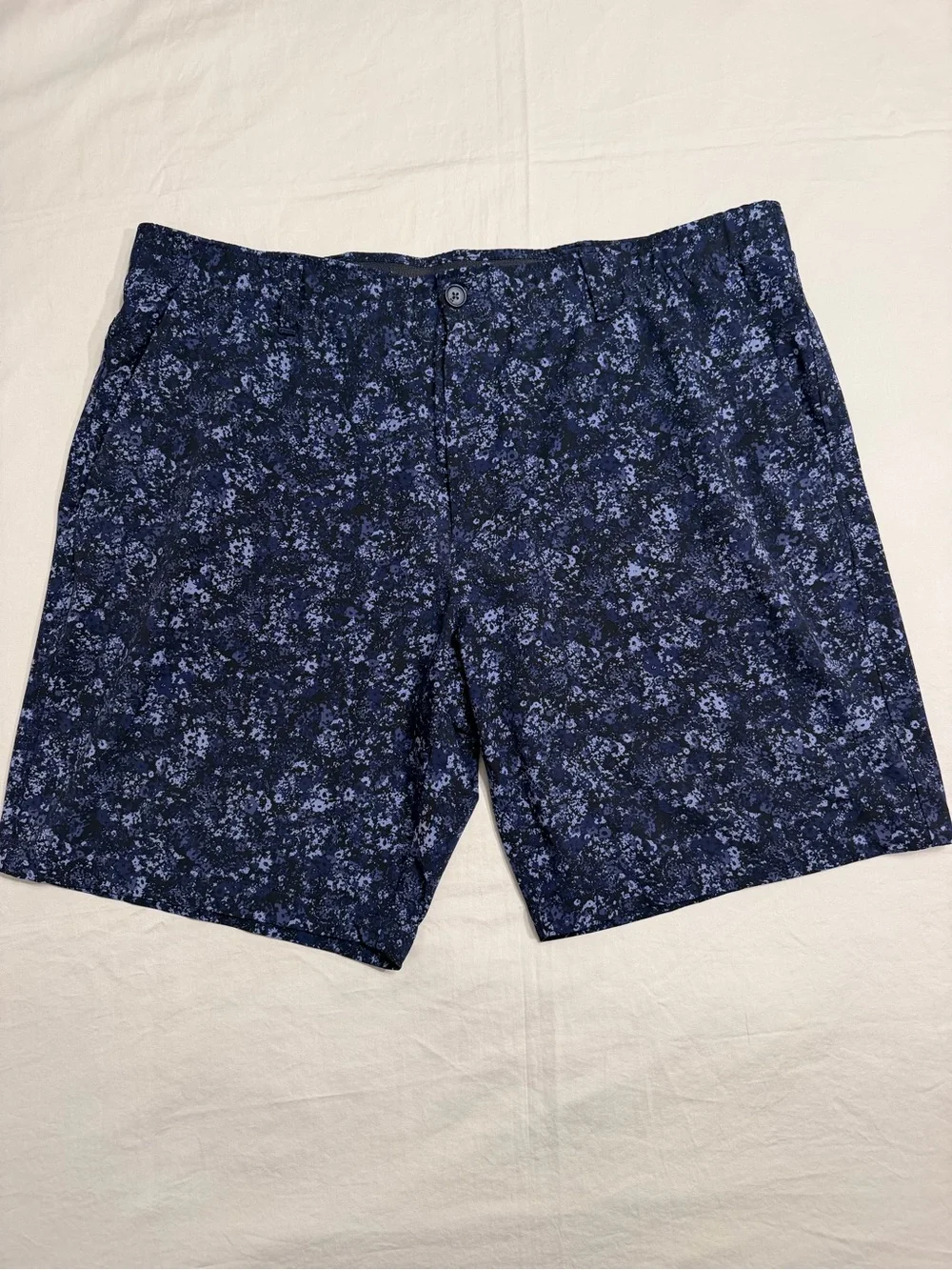 Under Armour Golf Shorts Size 44 Navy Blue Print